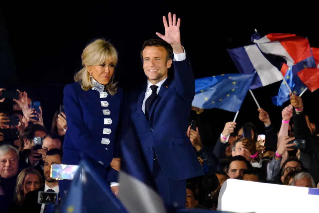 France; French President; Macron; Paris; celebrations; elections; presidential elections; supporters; Γαλλία; Γαλλικές εκλογές; Γαλλική σημαία; Εμμανουέλ Μακρόν; Παρίσι; εκλογές; πανηγυρισμοί; πανηγυρισμός; προεδρικές εκλογές; σημαία; σημαίες; συγκέντρωση; υποστηρικτές; Emmanuel Macron; Brigitte Macron; Εμανουέλ Μακρόν; Μπριζίτ Μακρόν;