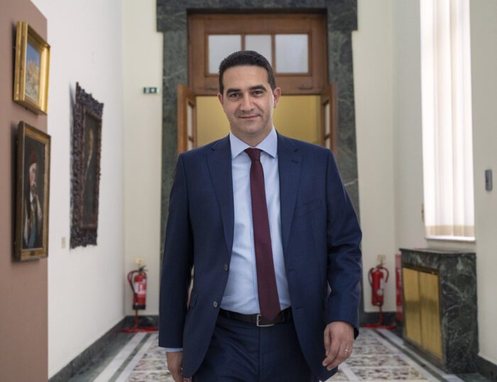 mixaliskatrinisvouliw