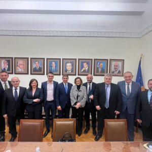 Παράταση έως 10 Ιανουαρίου για την παράδοση της κορινθιακής σταφίδας Συνάντηση Αυγενάκη με βουλευτές των σταφιδοπαραγωγών νομών