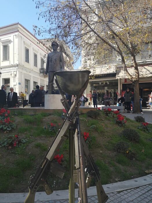 MILTONAS IATRIDHS agalma pyrgos