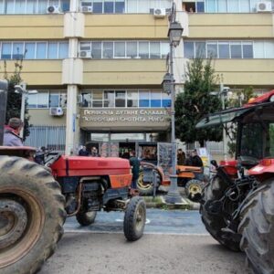 trakter pyrgos agrotes nomarxia