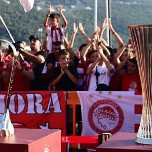 ολυμπιακοσ τροπαια olympiakos tropaia