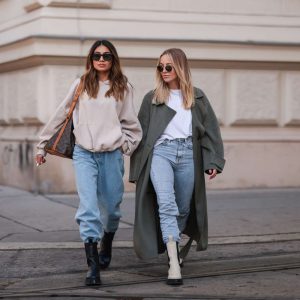 girls friends koritsia wfh outfit jeans