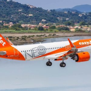 easyjet airbus a320 1024x682