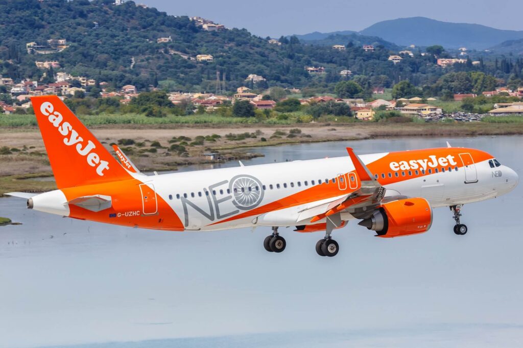 easyjet airbus a320 1024x682