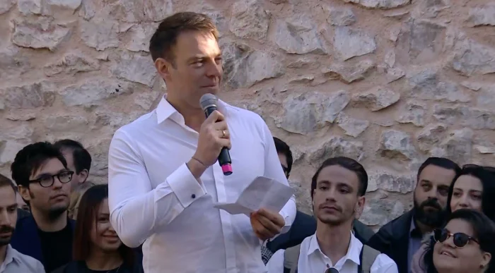 kasselakis neo komma