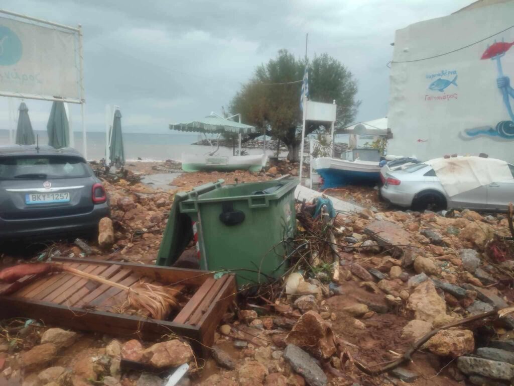 kakokairia katastrofi plimmira dromos autokinita