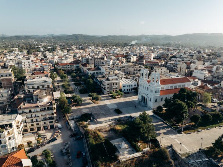 pyrgos plateia ekklisia