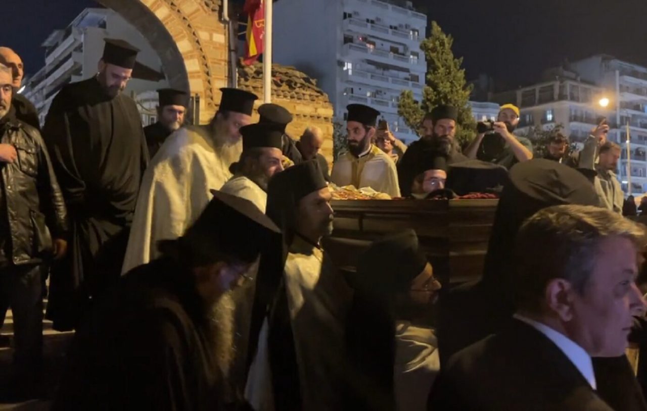 λαϊκό προσκύνημα το σκήνωμα του Ηλείου στην καταγωγή Μητροπολίτη πρώην Θεσσαλονίκης Άνθιμου