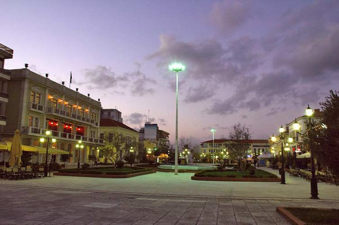 pyrgos plateia fotismos