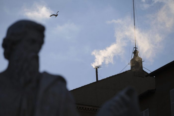 Λευκός καπνός στο Βατικανόfd