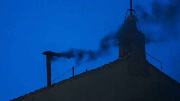 Μαύρος καπνός στην Καπέλα Σιξτίνα