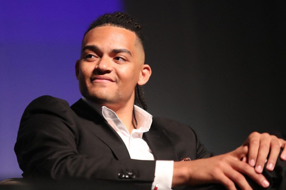 Συγκίνηση και δάκρυα χαράς από τον Εμμανουήλ Καραλή στην παρουσίαση του βιβλίου του