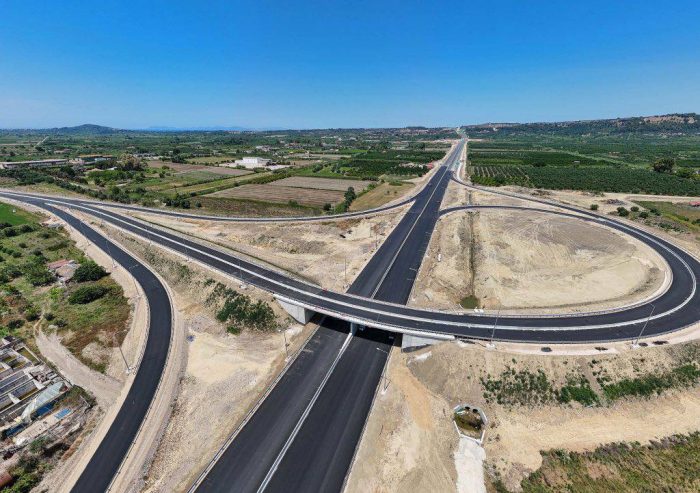 perimetrikes eisodoi exodoi dromoi synedtirioi patrapyrgos