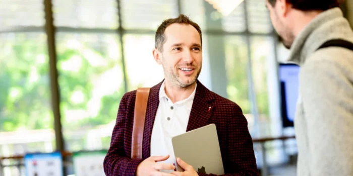 polonos kathigitis.jpg