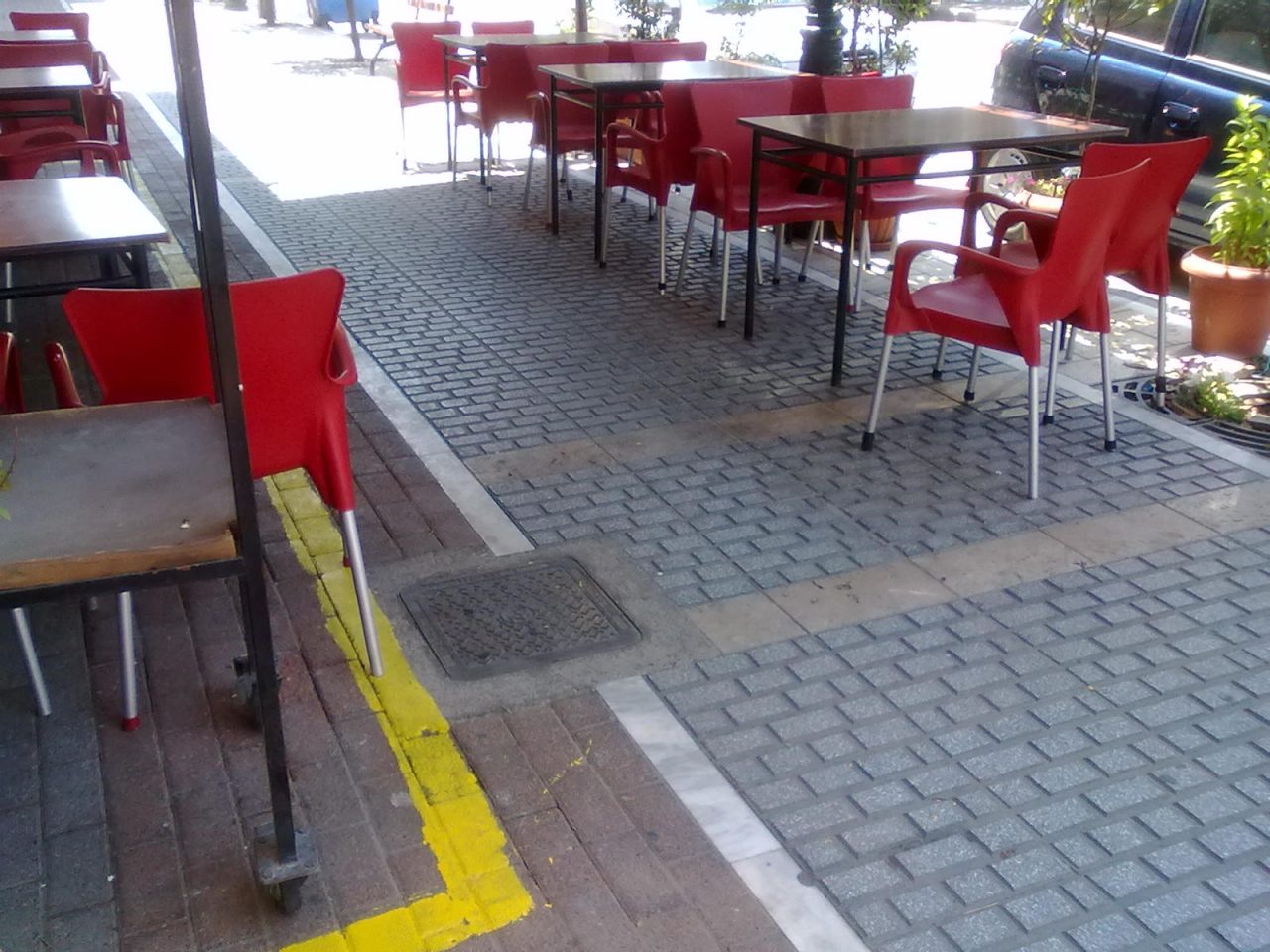 trapezokathismata koinoxristos xoros kitrini grammi