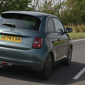 Fiat 500e Giorgio Armani edition 002 ebheih 11zon