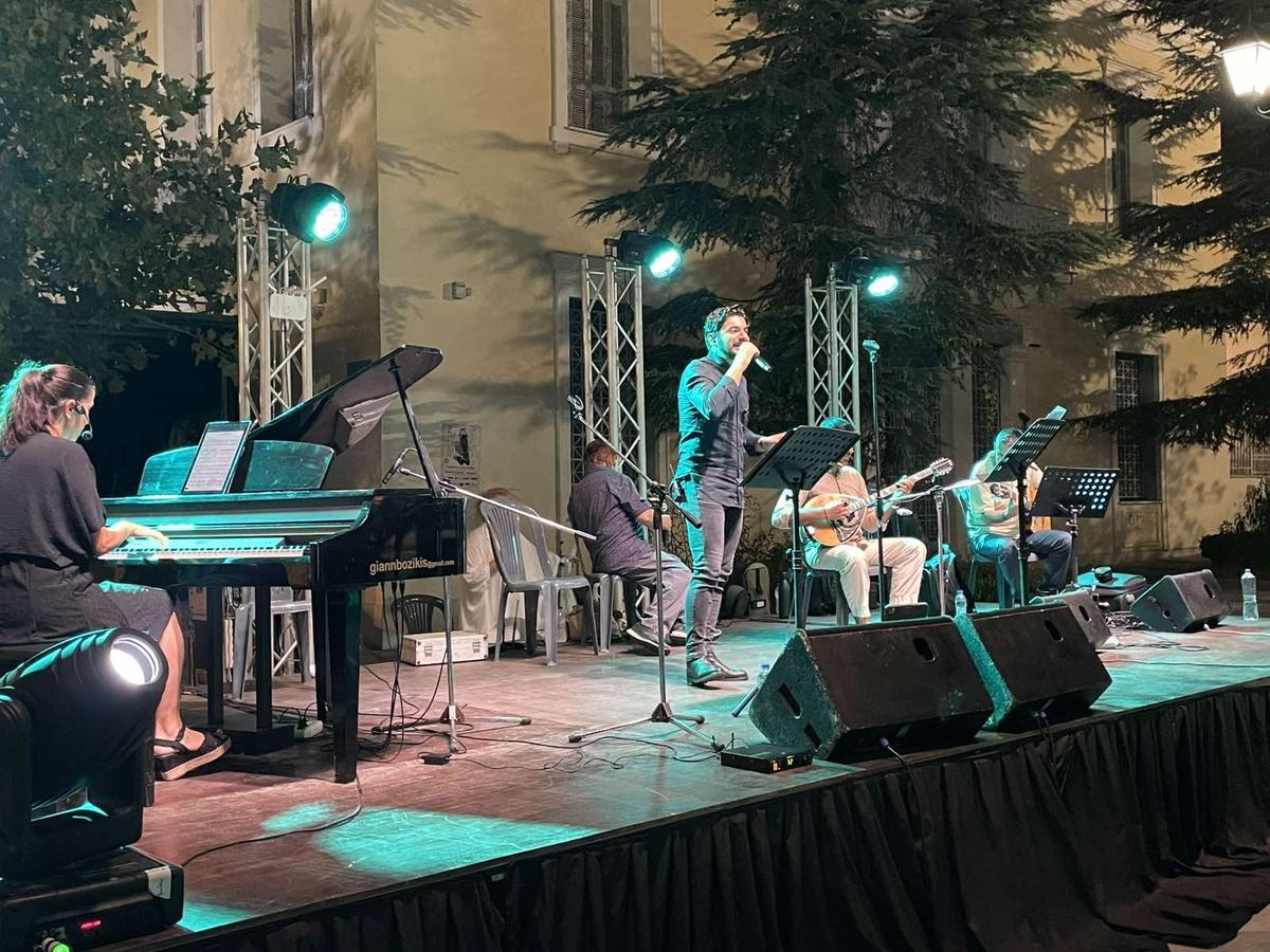 adamopoulos tragoudi skini