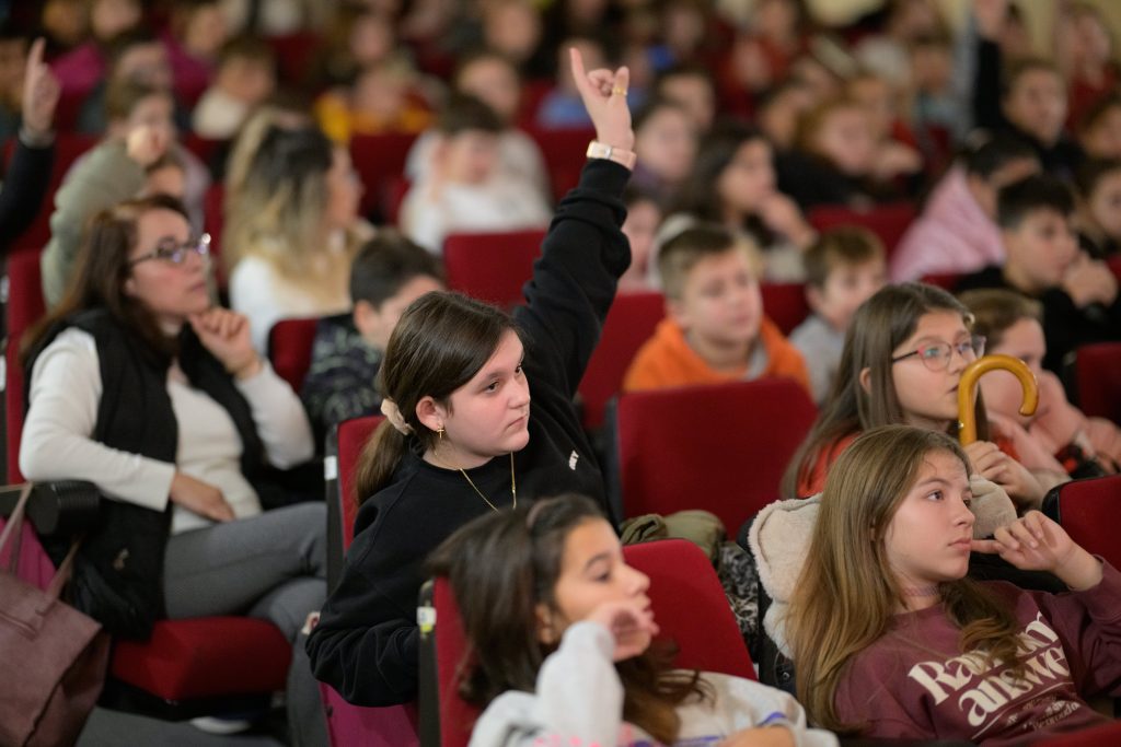 kosmos theatro cinema epitropes