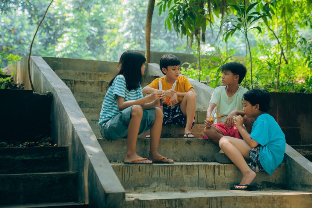 DT 23 little rebels still3(1)