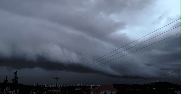 Εντυπωσιακό φαινόμενο shelf cloud