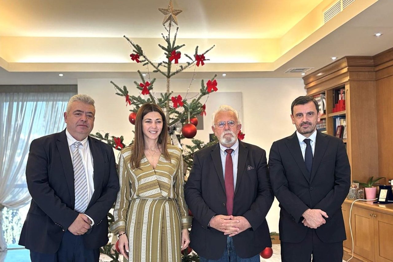 SYNANTHSH ME ZAXARAKH