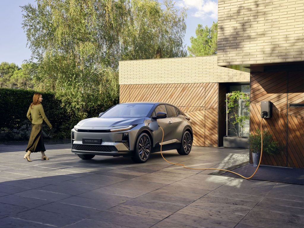 Toyota C HR charging 2 1536x1152