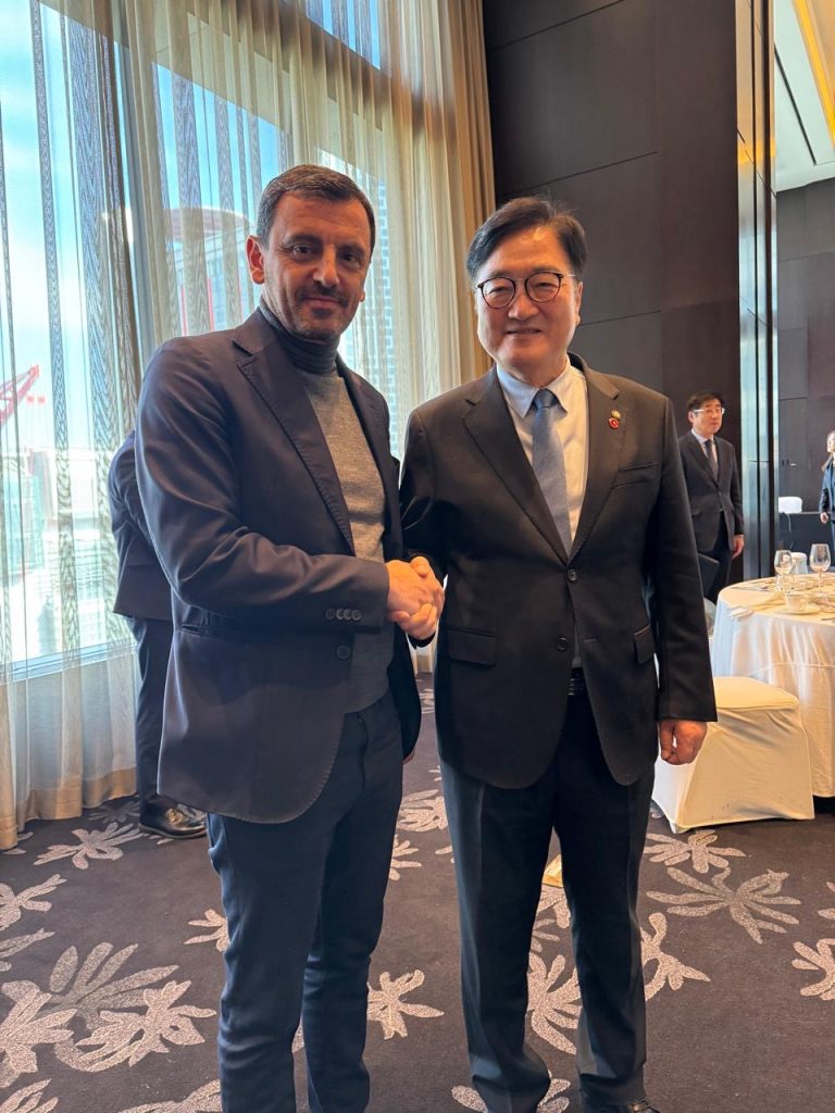 a461421e 42de 409d a3ad b87282ffa4d3