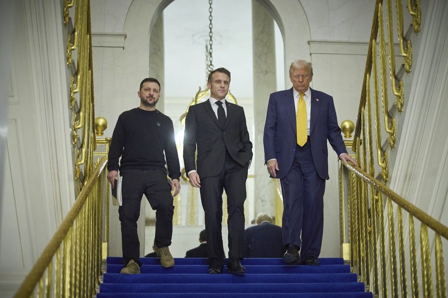 sel macron trump