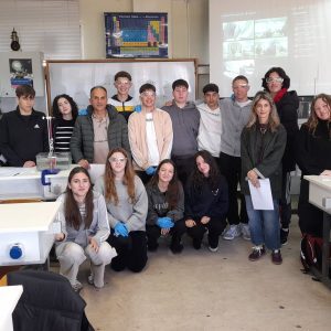 Γενικό Λύκειο Πελοπίου Ένα γοητευτικό ταξίδι στον κόσμο των πειραμάτων των Θετικών Επιστημών βίωσαν μαθητές