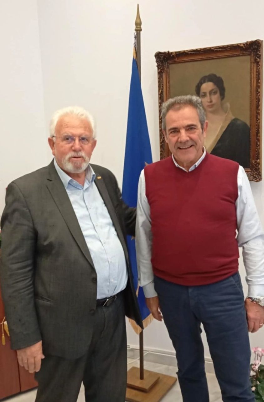 2 DHMARXO ME KOUTROUMPH