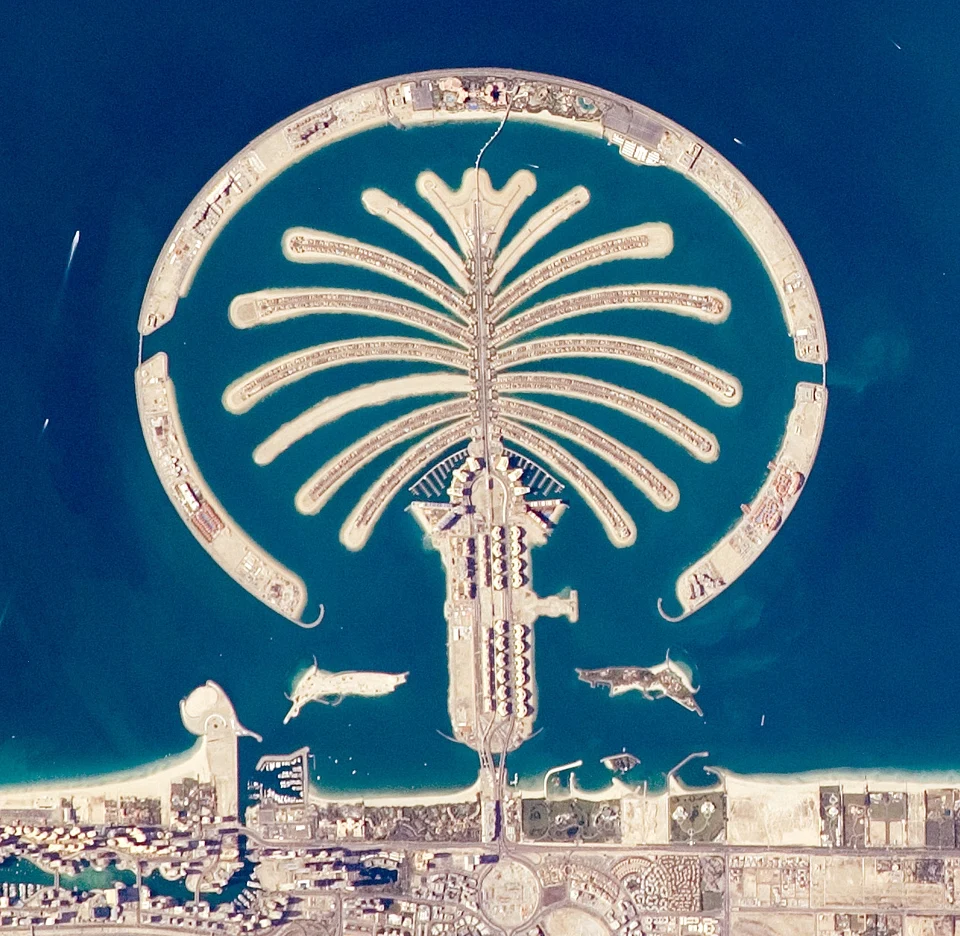 Artificial Archipelagos, Dubai, United Arab Emirates ISS022 E 024940 lrg (cropped).jpg