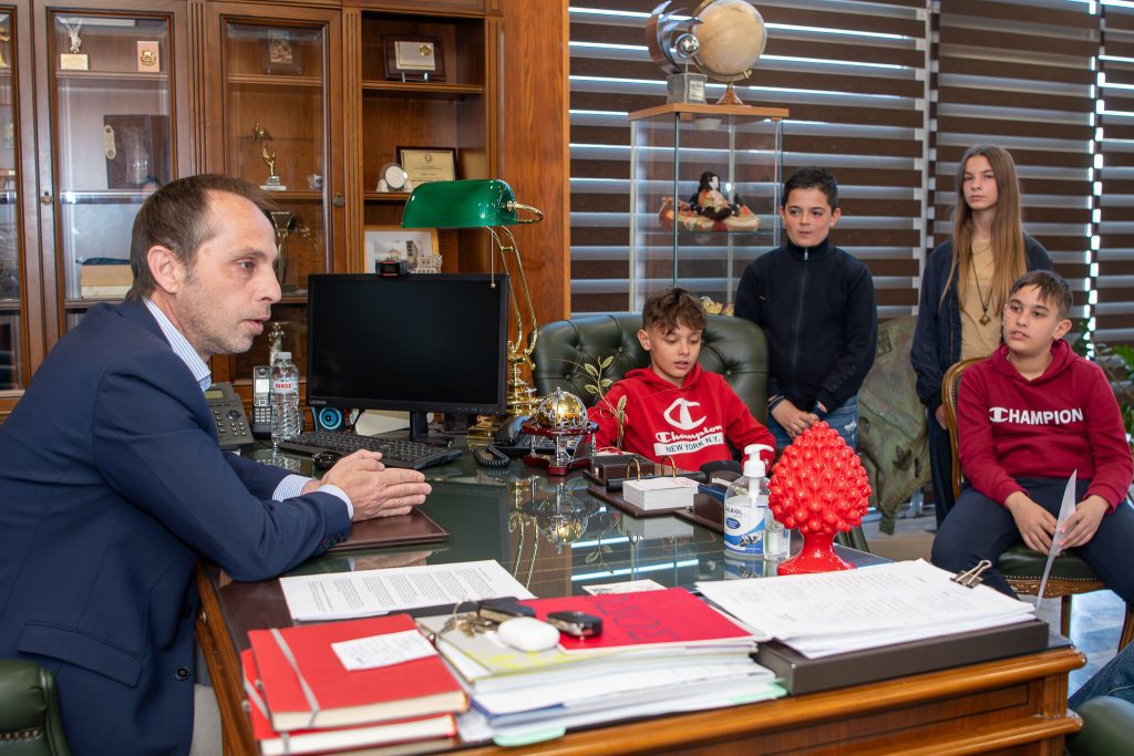 synenteuksi mathites pelopiou1