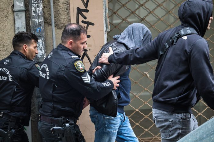 thanatos ginaikas athina 45xronos scaled.jpg