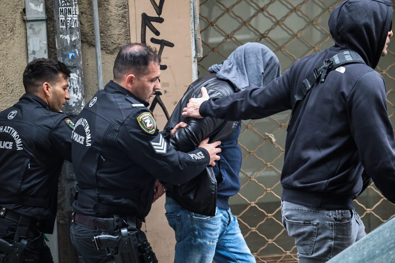 thanatos ginaikas athina 45xronos scaled.jpg