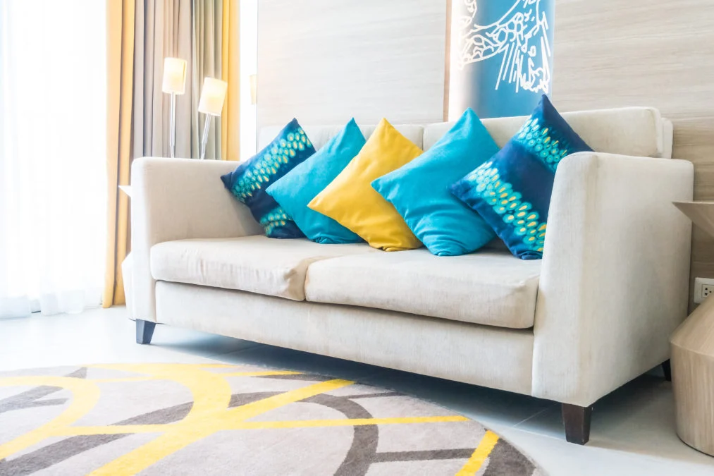 blue cushions one yellow cushion 1013x675.jpg