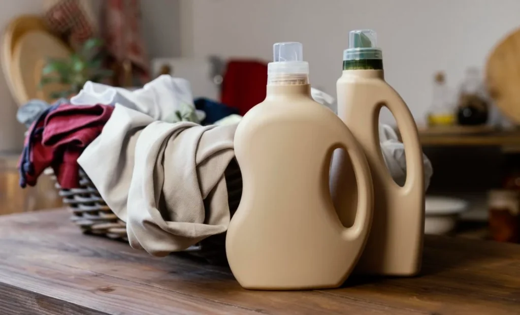 detergent bottles clothes arrangement 1115x675.jpg