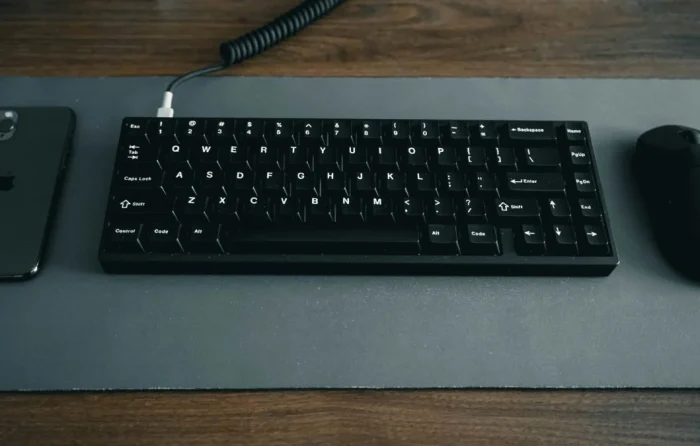 jessica lam fq Ks10WtWI unsplash black computer keyboard on brown wooden table 1059x675.jpg