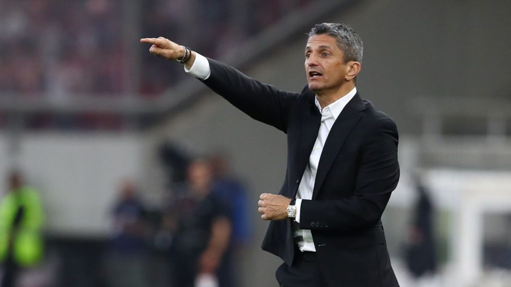 LUCESCU 1.jpg