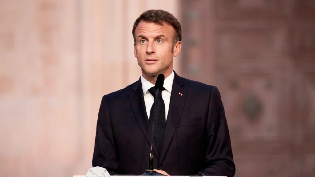 macron mak.jpg