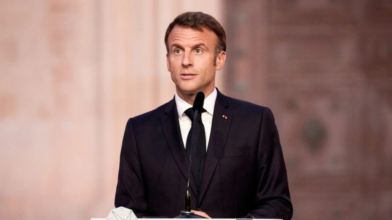 macron mak.jpg