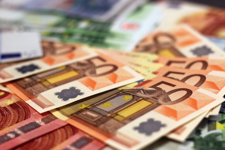 money xrimata eyro euro 3 scaled e1708939982824 768x512 1 1 1 1.jpg