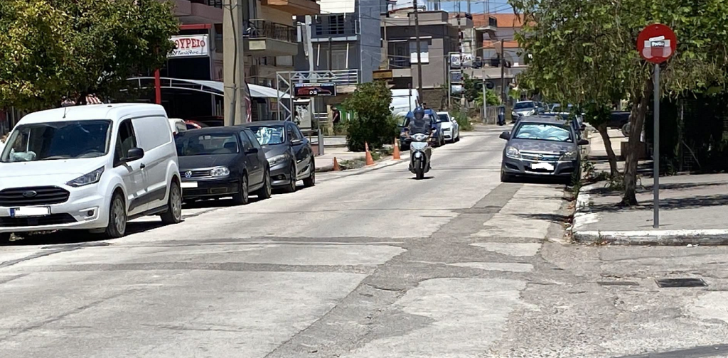 odos kokkinou pyrgos