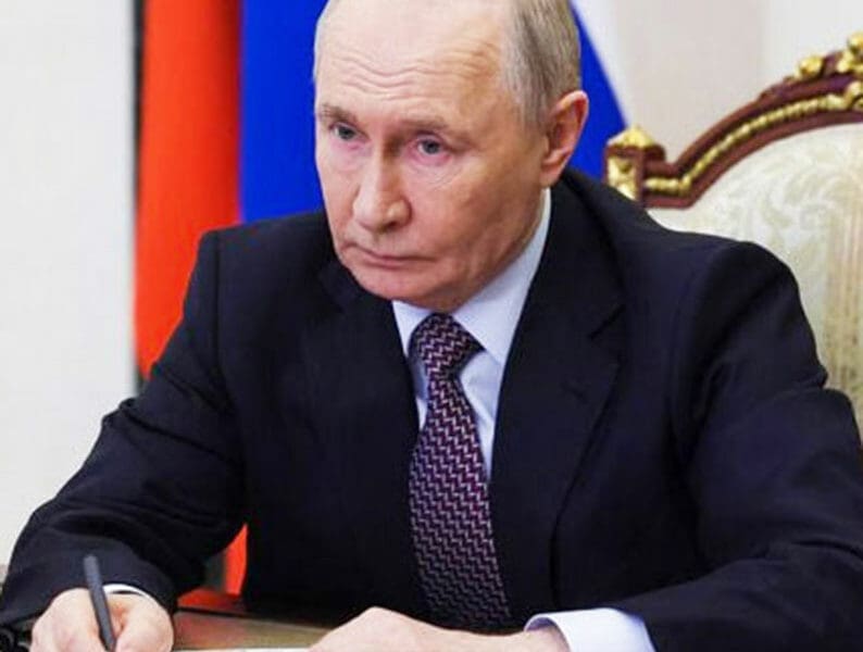 putin 794x600.jpg