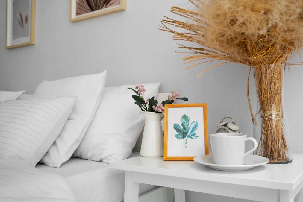 bed arrangement with fresh sheets 1012x675.jpg