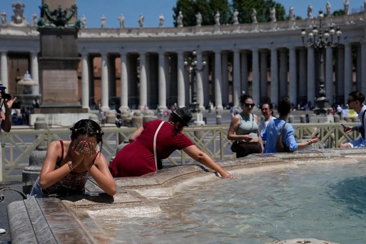 heatwave vatican italy AP.jpg