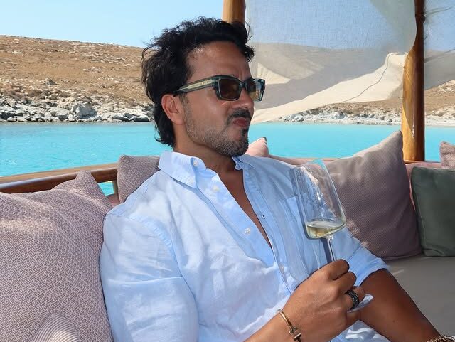 luis fonsi ellada diakopes 1 e1784700576932.jpg
