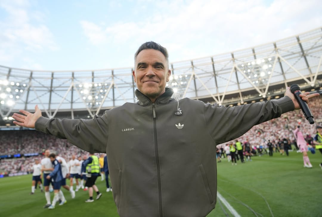 robbie williams soccer unicef 1.jpg